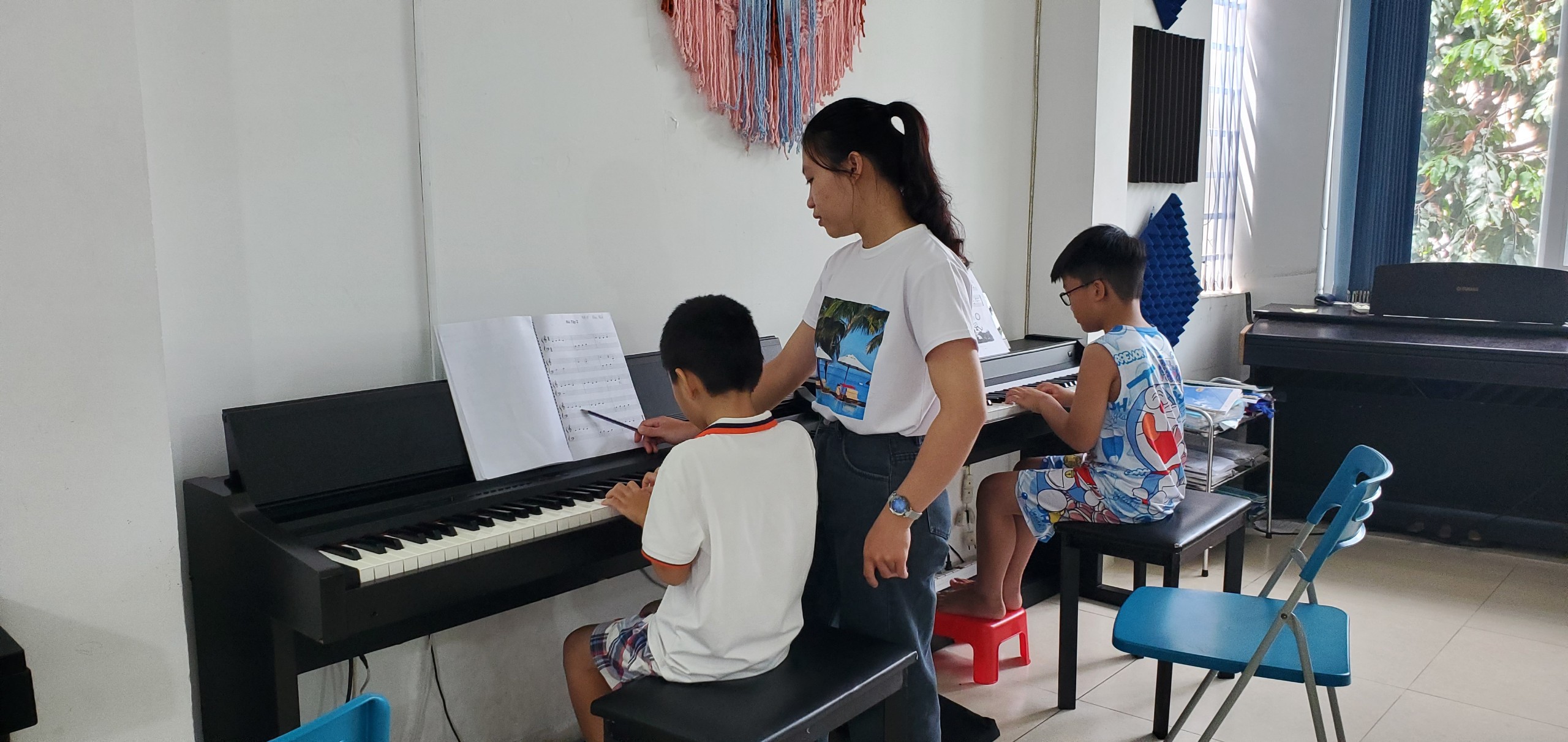 học viên học piano cơ bản