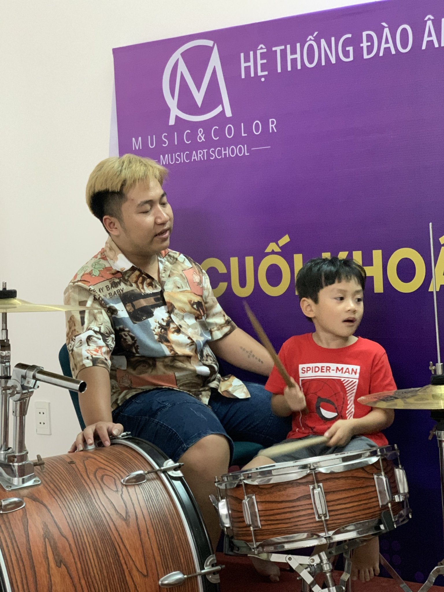 học viên học Trống tại Music & Color