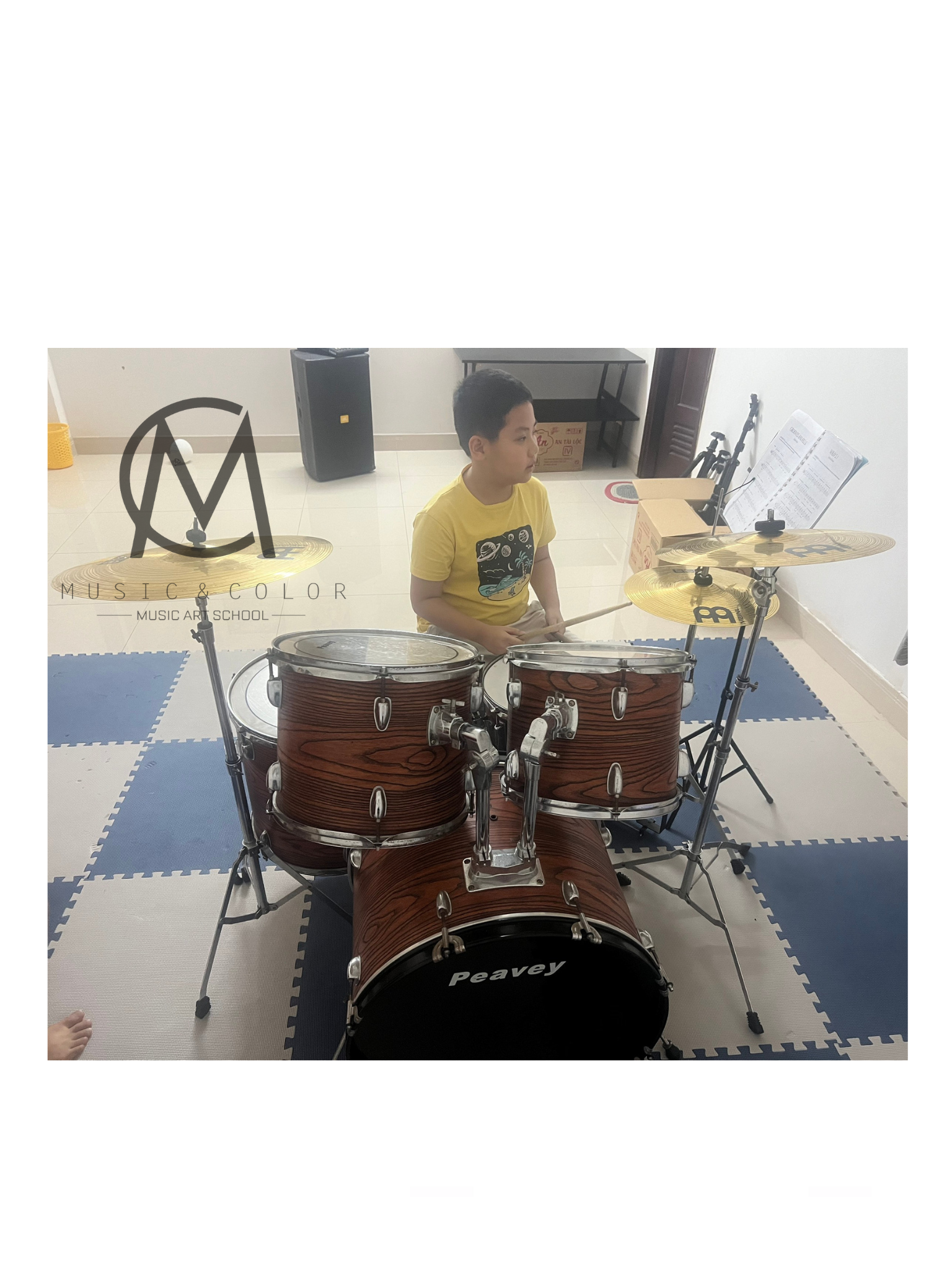 Học viên học Trống tại Music & Color