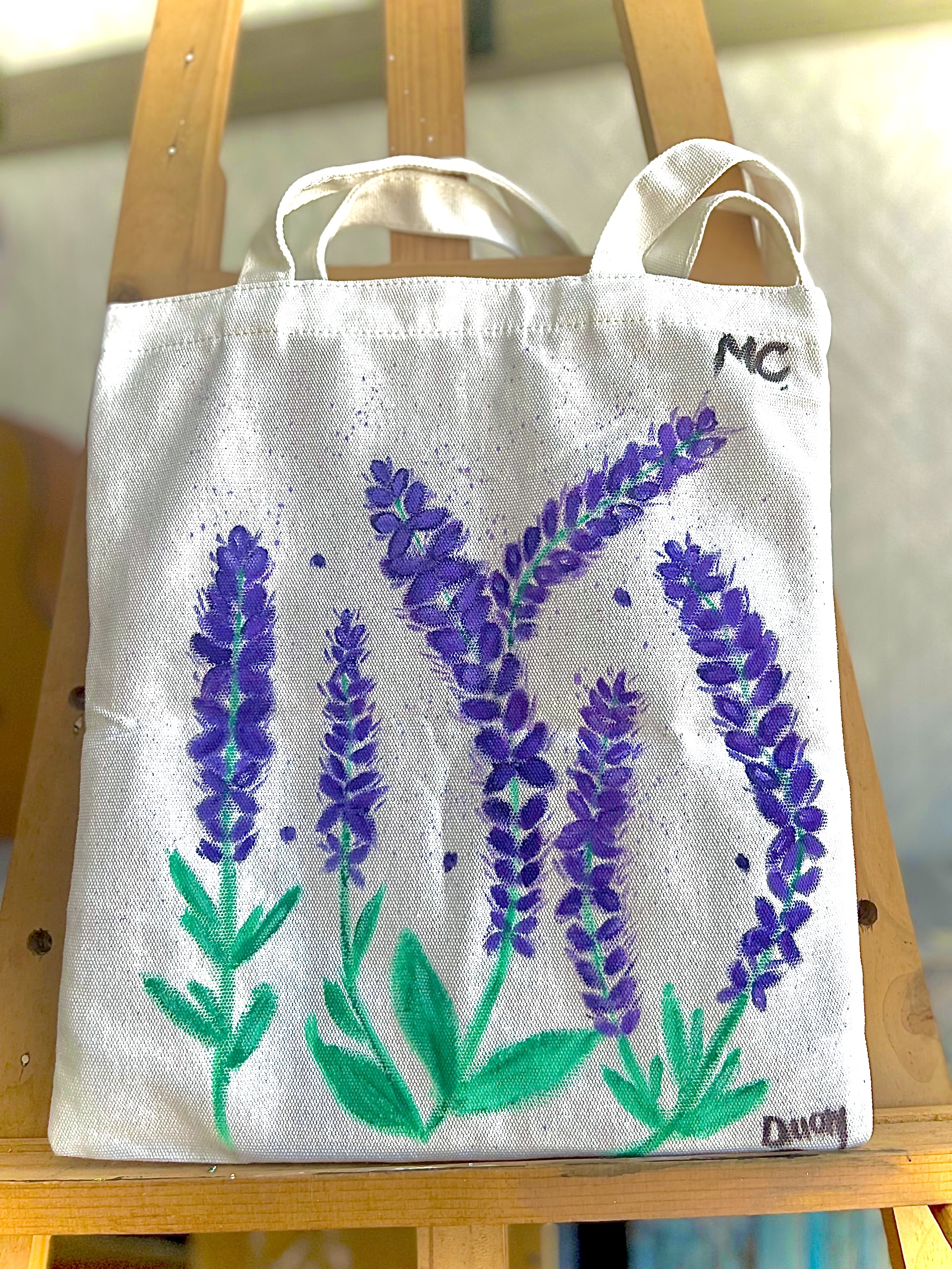 Sáng Tạo Nghệ Thuật "Vẽ Màu Acrylic Trên Túi Tote"