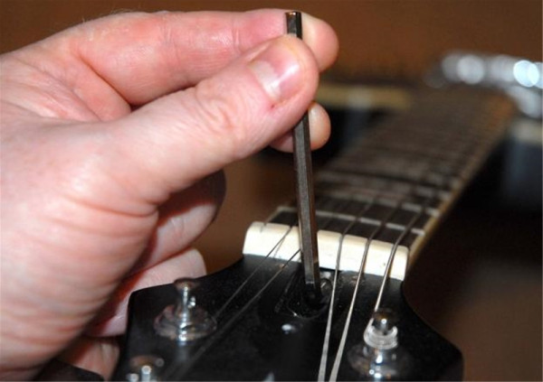Sửa Đàn Guitar
